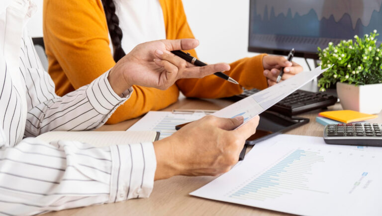 <p>Visa, permis de séjour, documents officiels - simplifiez toutes vos formalités.</p><p><a href="https://www.expatriation-russie.eu/aide-expatriation-russie/">Cliquez ici.</a></p>
